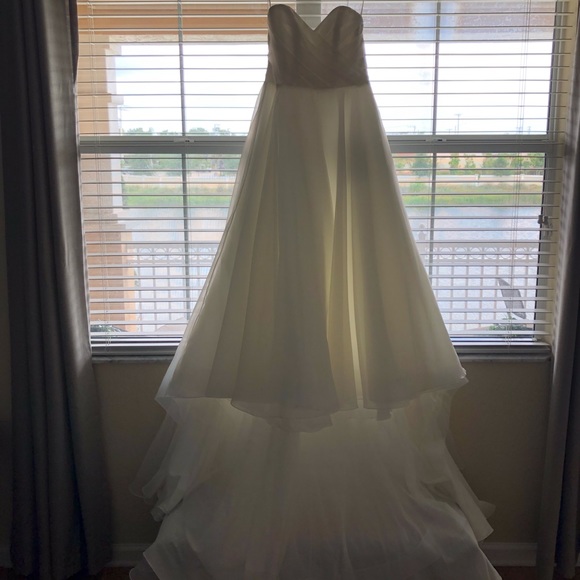 Never Used Wedding Dress - Picture 4 of 6